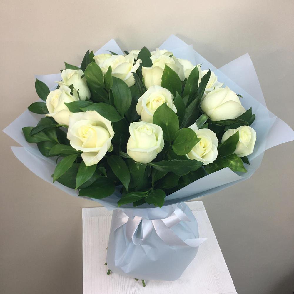 Букет 15 Белых роз Проуд в Верхний Услон