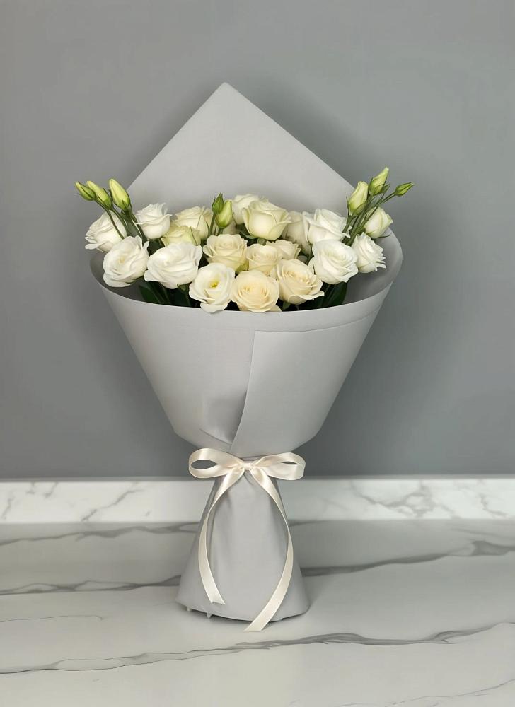 Букет цветов из: Розы и Лизиантусы в Верхний Услон