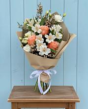 Букет цветов из:  Альстромерии, Лизиантусы, Розы и Хризантемы #REPLACE_PRED# Верхний Услон