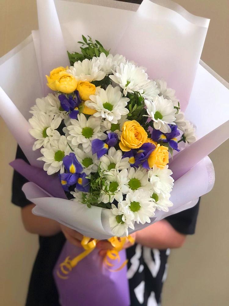 Букет цветов из: Ирисы, Хризантемы и Розы в Верхний Услон