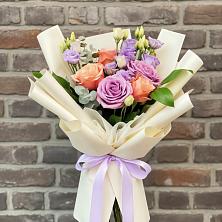 Букет цветов из:  Лизиантусы и Розы в Верхний Услон