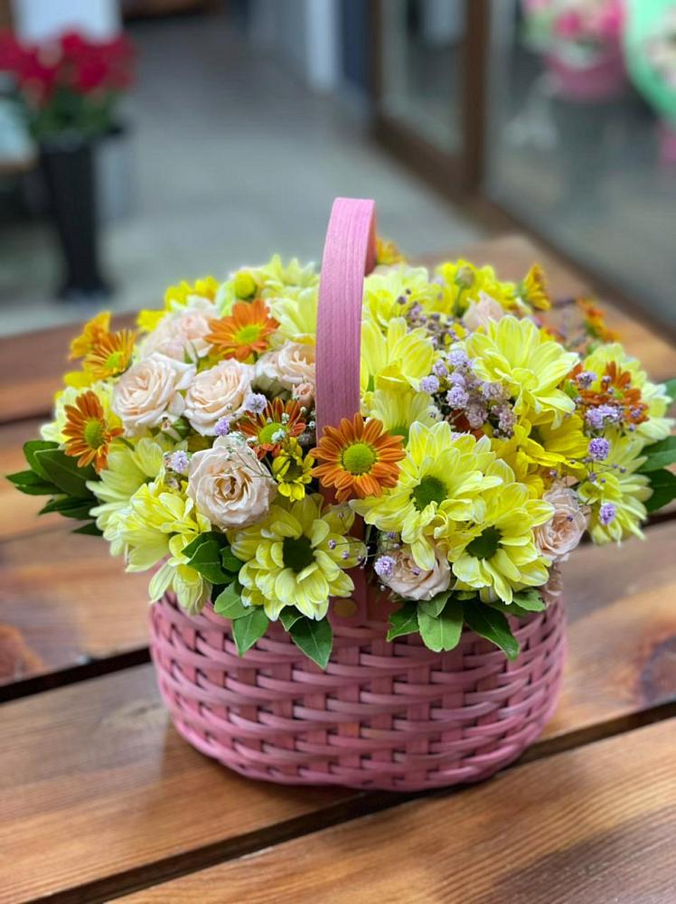 Цветочная композиция из Хризантемы и Розы в корзине в Верхний Услон