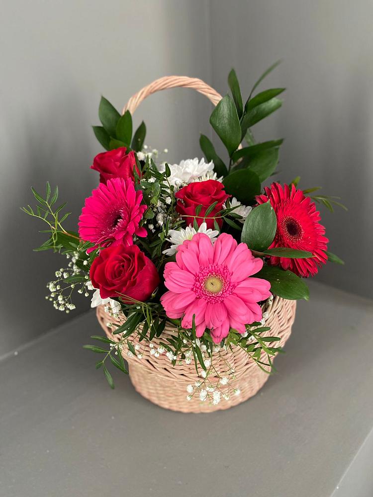 Цветочная композиция из Розы, Хризантемы и Герберы в корзине в Верхний Услон