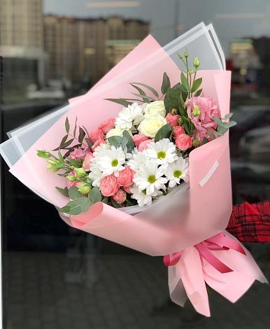 Букет цветов из: Розы, Лизиантусы и Хризантемы в Верхний Услон