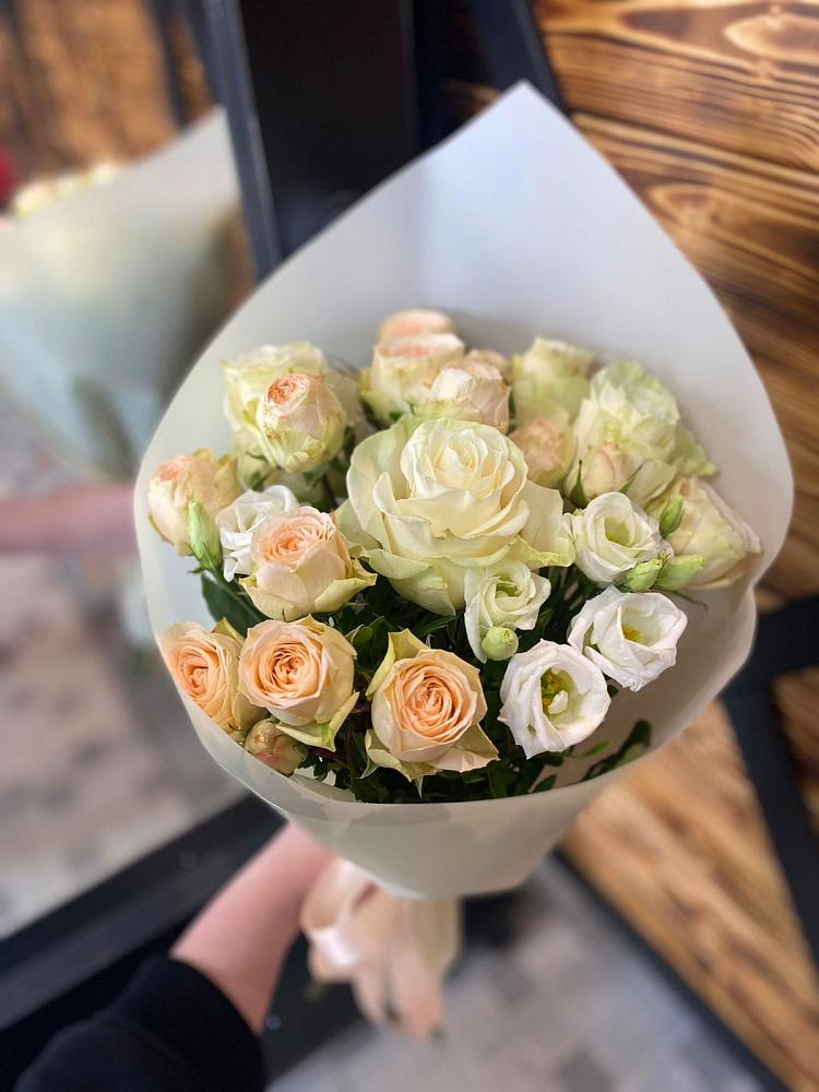 Букет цветов из: Розы и Лизиантусы в Верхний Услон